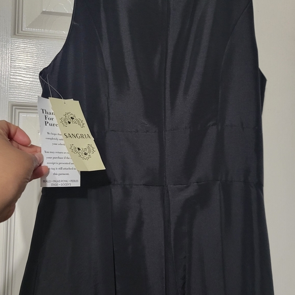 Sangria Black Satin Gown Size 6 Pearl Neckline Pleated Fit And Flare w/ Pockets - Picture 6 of 7